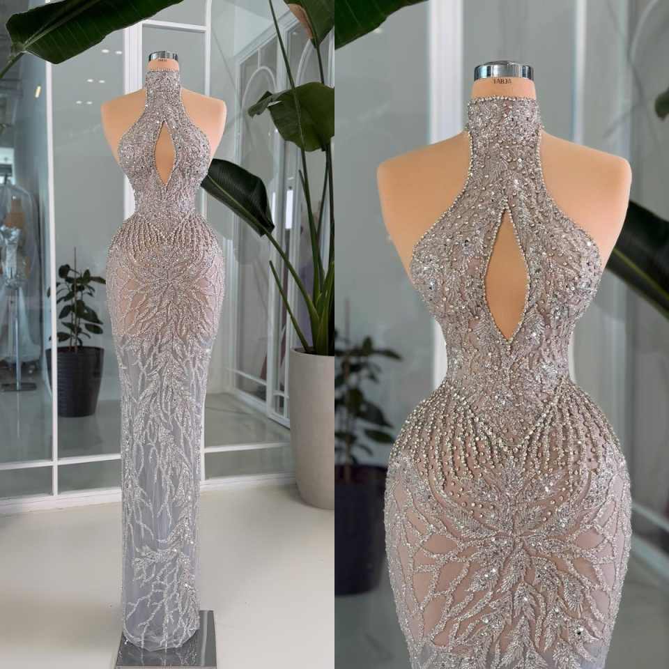 Maxi Dress Halter - ชุดราตรีทรงเรียบหรู คอแบบฮัลเตอร์ พร้อมดีไซน์คีย์โฮล ประดับด้วยคริสตัลแวววาว ปักลายใบไม้ ผ้าบางเบา
